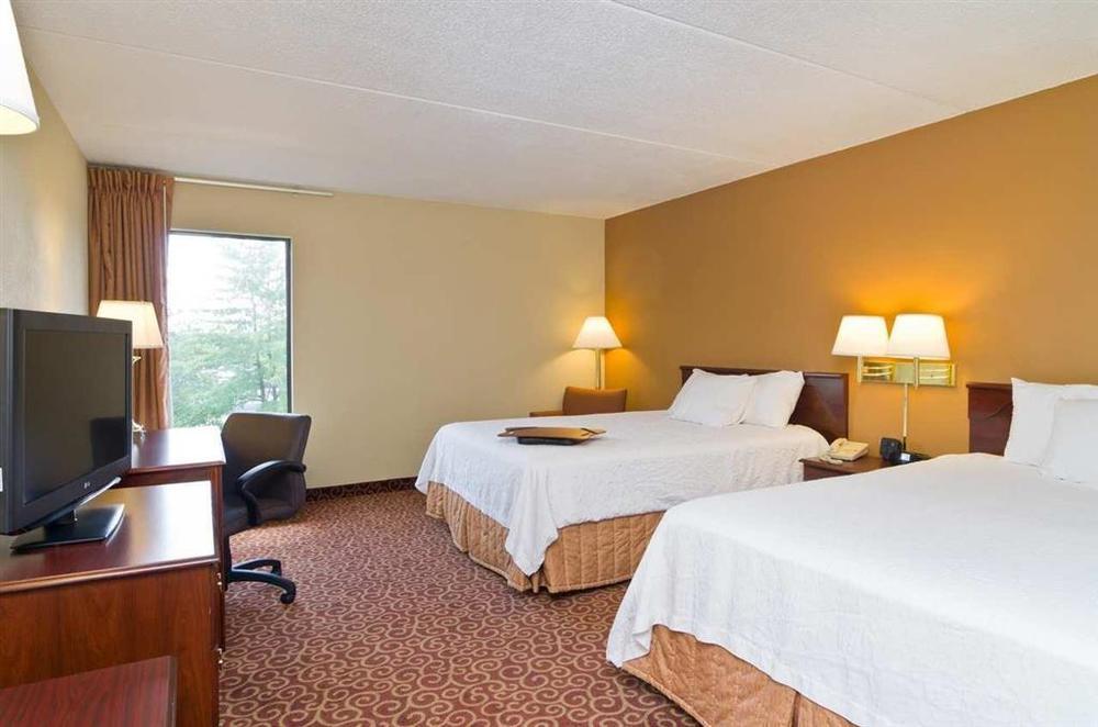 Hampton Inn Wooster Room photo